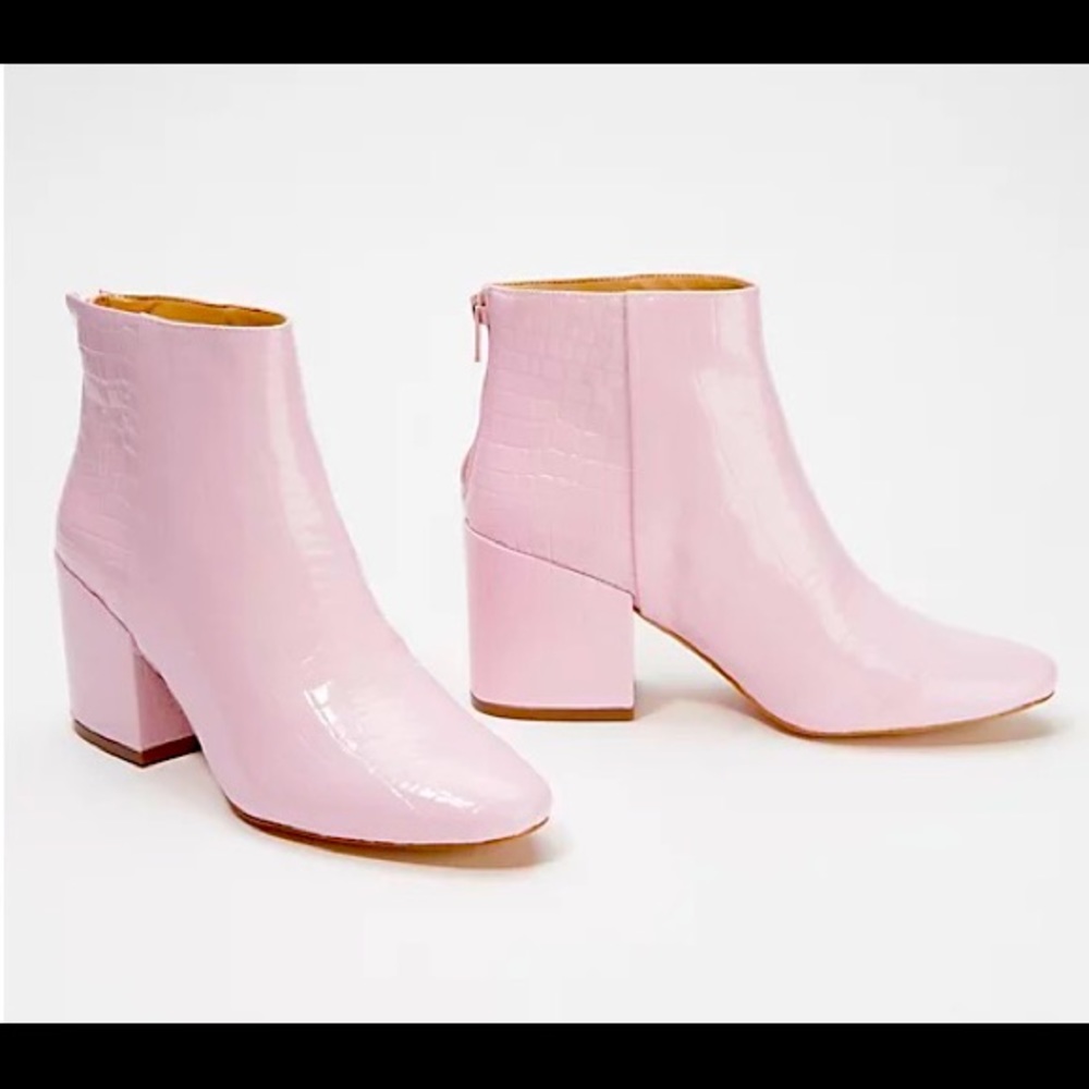 New Katy Perry Croco Embossed Ankle Boots size 6.5